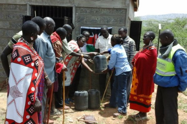 Esther, a member of Nosim women group receives 60 litres of fuel on behalf of the community at the Olelara borehole, Kajiado County Esther, a member of Nosim women group receives 60 litres of fuel on behalf of the community at the Olelara borehole, Kajiado County