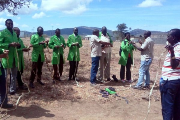 Training in South Sudan on how to make a halter using a simple locally available ropes Training in South Sudan on how to make a halter using a simple locally available ropes