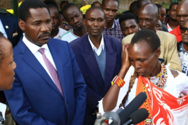 Cabinet Secretary for Agriculture, Hon.Peter Munya (left) Cabinet Secretary for Agriculture, Hon.Peter Munya (left)