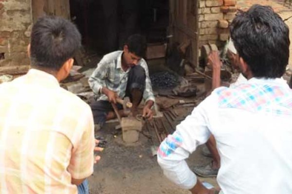 Bhore at work in Pinwari village