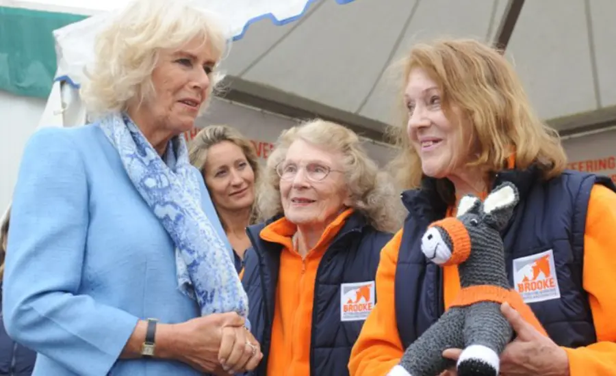 Her Majesty The Queen with Brooke volunteers 