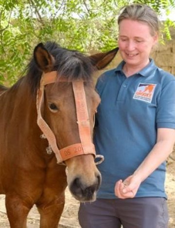 Brooke vet with horse
