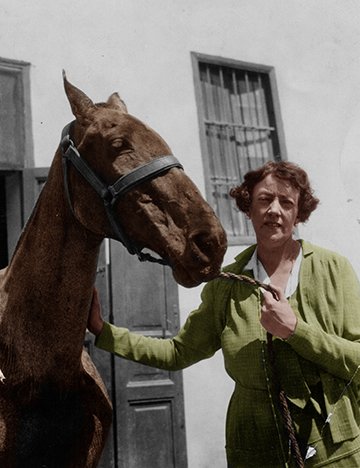 Dorothy Brooke with war horse in Cairo Dorothy Brooke with war horse in Cairo