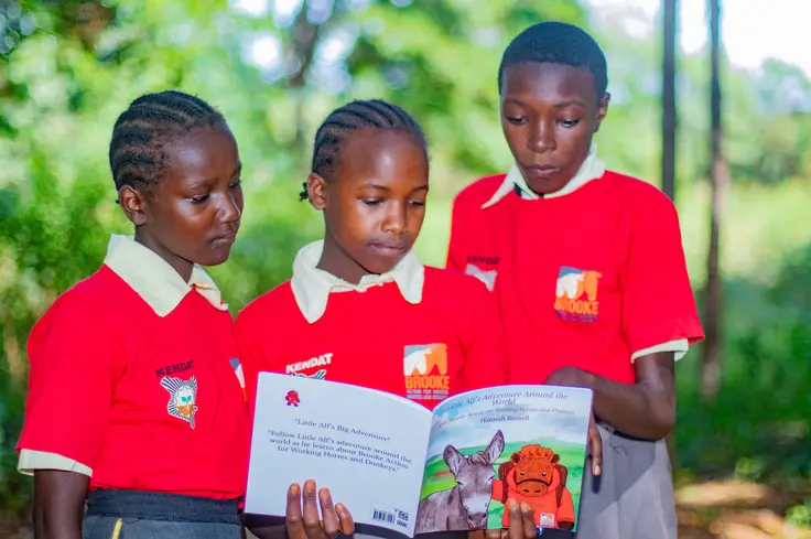 Kenyan school children reading
