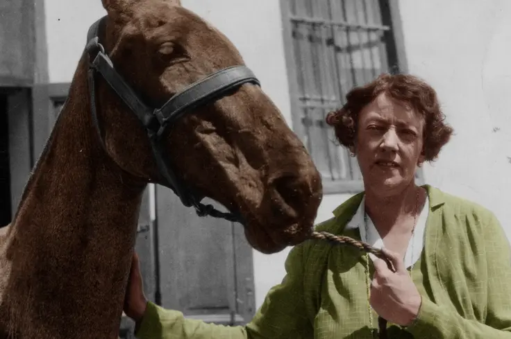 Dorothy Brooke with horse in Egypt
