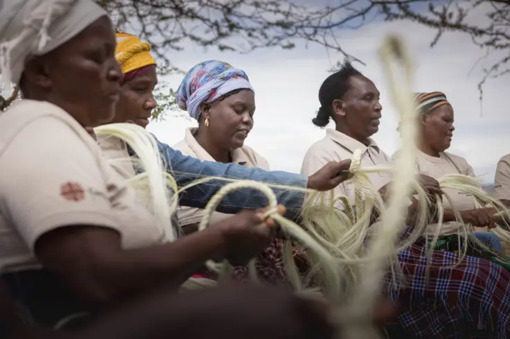 Women produce ropes from sisal plants